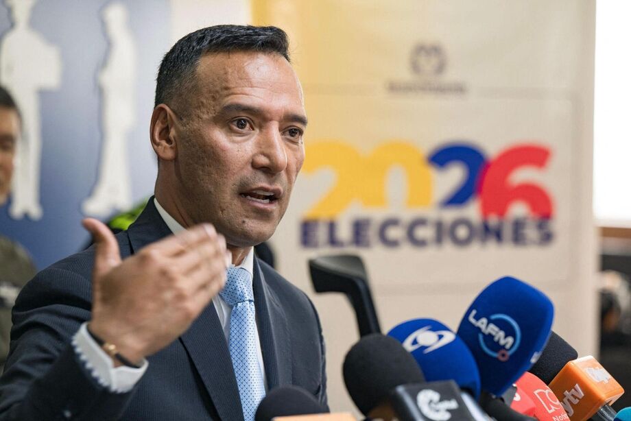 O ministro da Defesa da Colômbia, Pedro Sánchez, falou em coletiva em Bogotá, em 26 de agosto de 2025, sobre o sequestro de 34 soldados por guerrilheiros no sul do país.