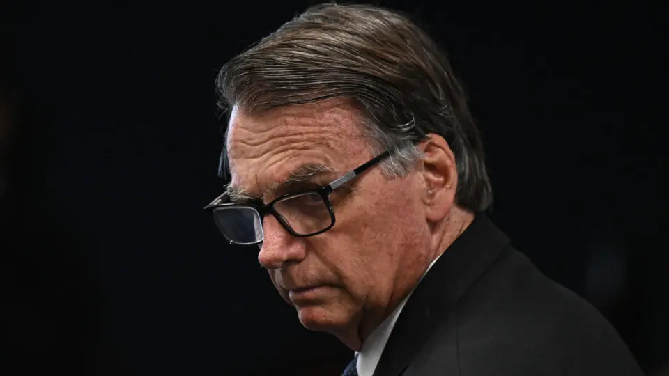 Bolsonaro deixou temporariamente a prisão domiciliar neste sábado para realizar exames em hospital de Brasília