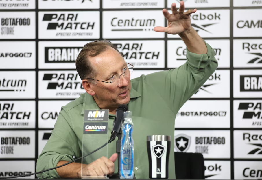 John Textor, dono da SAF do Botafogo, em coletiva de imprensa no Estádio Nilton Santos, no Rio de Janeiro