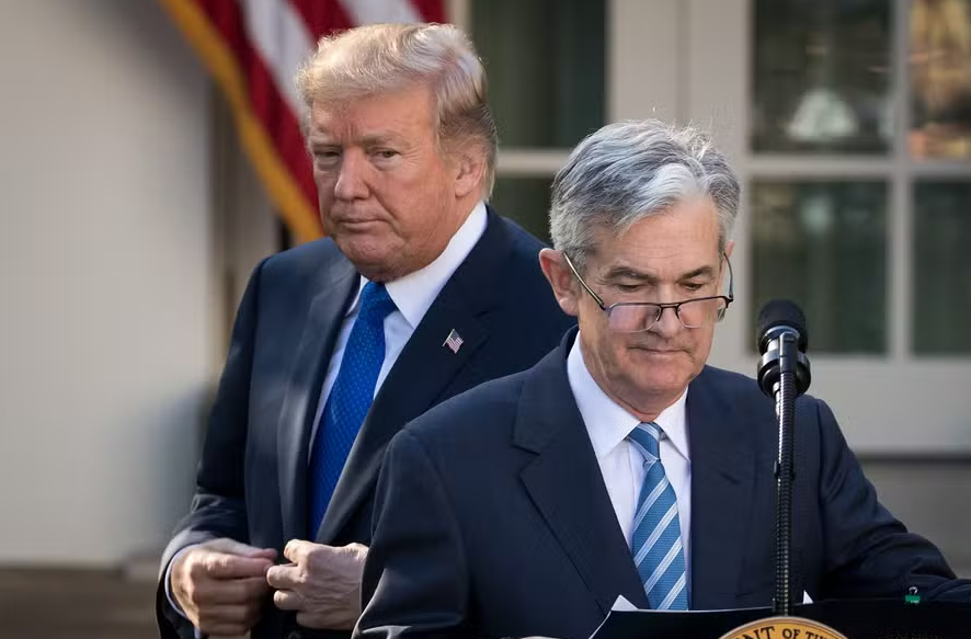 Donald Trump e Jerome Powell: pressão sobre corte de juros continua