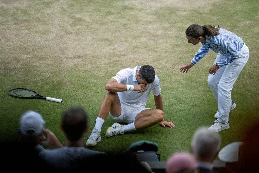 Novak Djokovic durante participação no torneio de Wimbledon, em 2025.