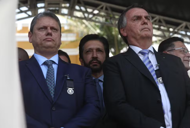 Tarcísio de Freitas e Jair Bolsonaro em cerimônia de aniversário da Rota, em SP