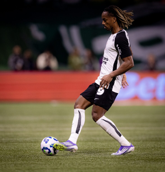 André Carrillo vai passar por cirurgia após se lesionar em clássico.