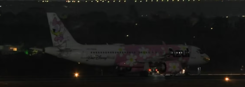 Avião da Azul fez pouso de emergência após ameaça de bomba.
