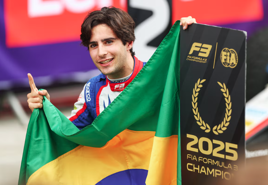 Rafael Câmara é o campeão mundial da Formula 3 2025.