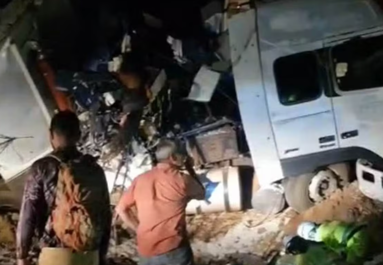 Acidente entre carreta e ônibus na BR-163, próximo à cidade de Lucas do Rio Verde