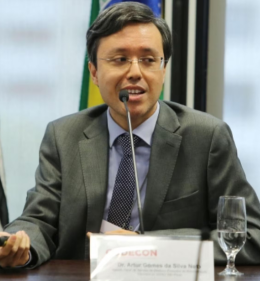 O auditor fiscal Artur Gomes da Silva Neto, da Secretaria da Fazenda do Estado de São Paulo, teria arquitetado esquema de propinas; foto circula em grupo de fiscais no WhatsApp.