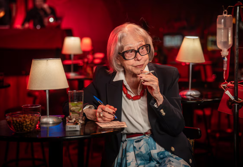 Fernanda Montenegro como Dona Laura em 'Emergência 53'