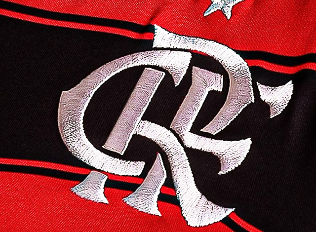 Flamengo anuncia Betano como nova patrocinadora master em contrato de R$ 250 mi por ano, recorde no futebol brasileiro.