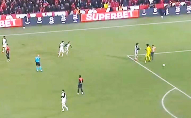 Momento aconteceu durante a partida