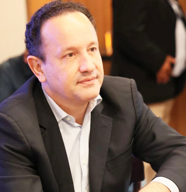 Walter Carneiro Jr., é advogado  e secretário de estado adjunto da Casa Cívil. 