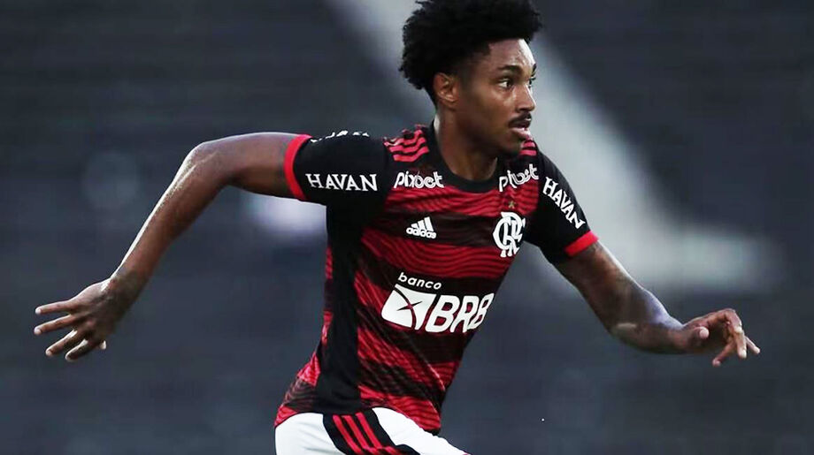 Vitinho, ex-Flamengo, está próximo de fechar contrato com o Corinthians.