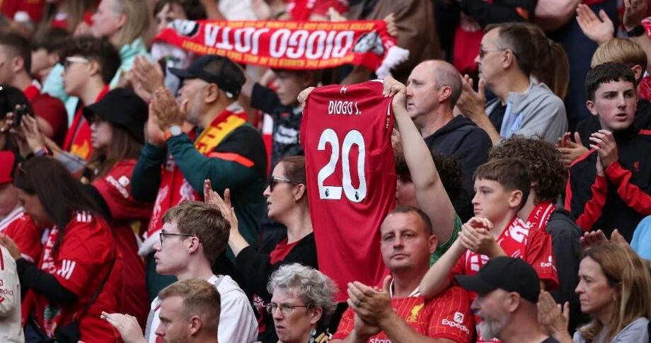 Liverpool vence o Athletic Bilbao por 4 a 1 em amistoso emocional, com tributo a Diogo Jota, morto no mês passado. Jogo foi marcado por homenagens e domínio do time.
