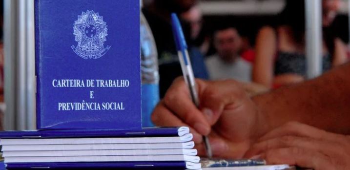 Foram 123.412 contratações e 132.805 desligamentos no mês