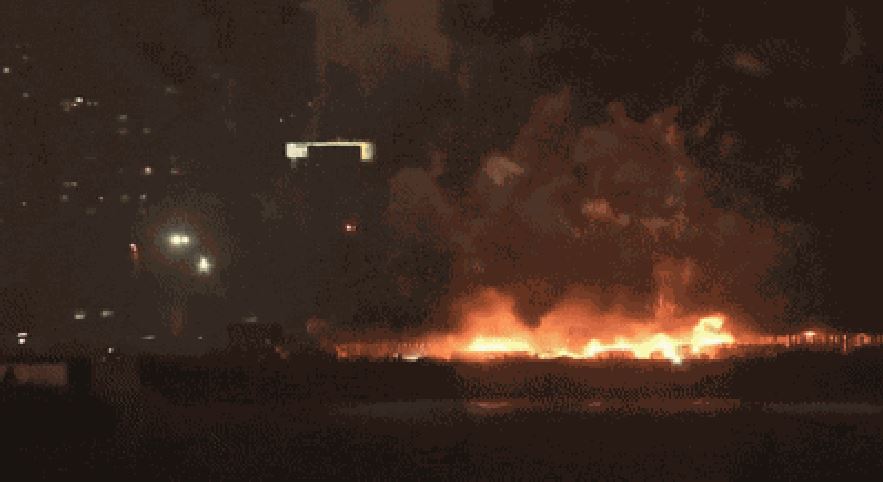 Fogos de artifício explodem em festival e fazem barcos de lançamento pegarem fogo no Japão