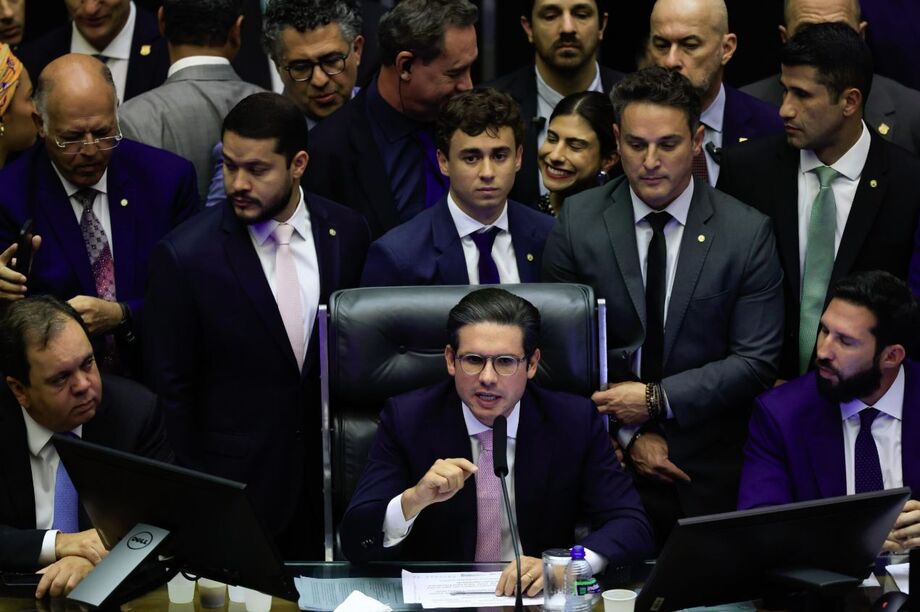 Hugo Motta retomou a cadeira da presidência da Câmara após protesto de bolsonaristas