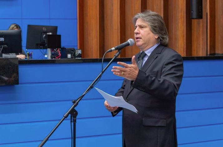 Deputado Caravina pede reforma urgente de escola estadual em Inocência; prédio enfrenta sérios problemas estruturais.