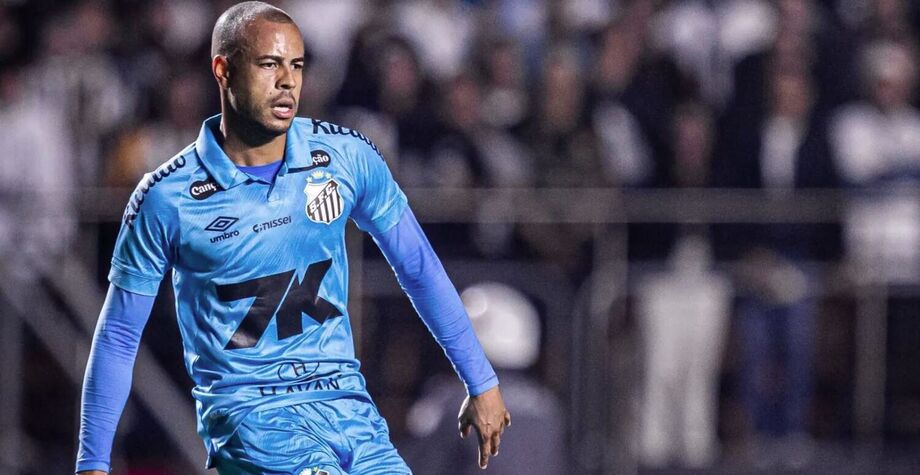 Mayke destaca confiança no elenco do Santos para surpreender o Cruzeiro no Mineirão pelo Brasileirão.