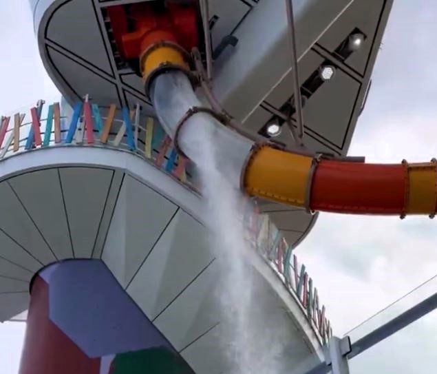 Toboágua tem vidro rompido em cruzeiro da Royal Caribbean