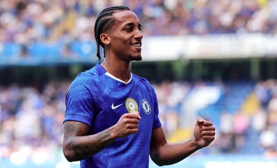 oão Pedro comemora gol em amistoso de Chelsea contra Milan