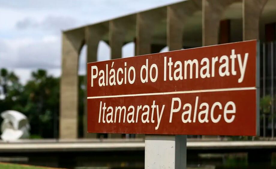 Itamaraty e Gleisi Hoffmann condenam falas de vice-secretário dos EUA contra o STF e veem ataque à soberania brasileira.
