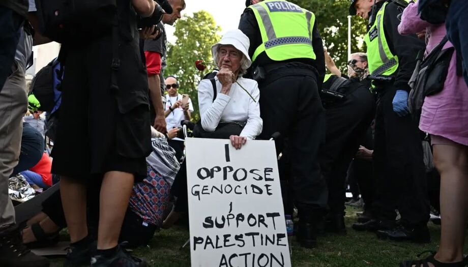 Manifestantes foram ao centro de Londres protestar contra a postura do Reino Unido no conflito entre Israel e Palestina