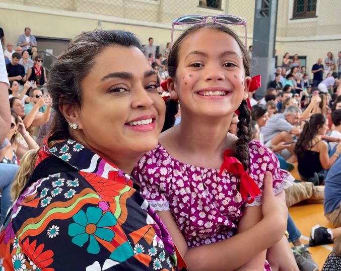 Preta Gil com sua neta, Sol de Maria