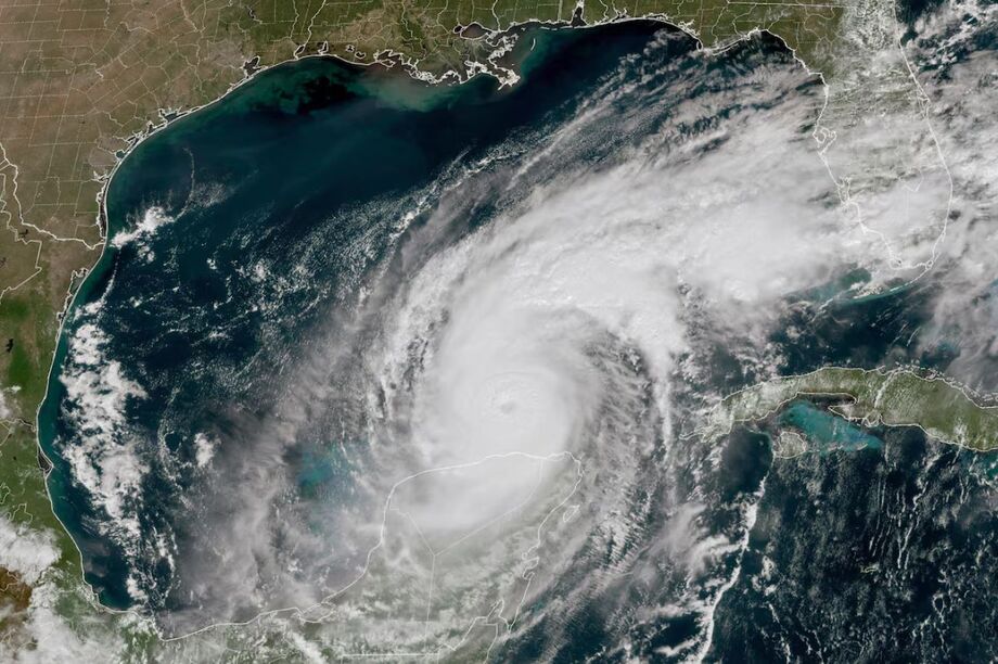 NOAA prevê até 18 tempestades e até 5 grandes furacões no Atlântico até novembro.