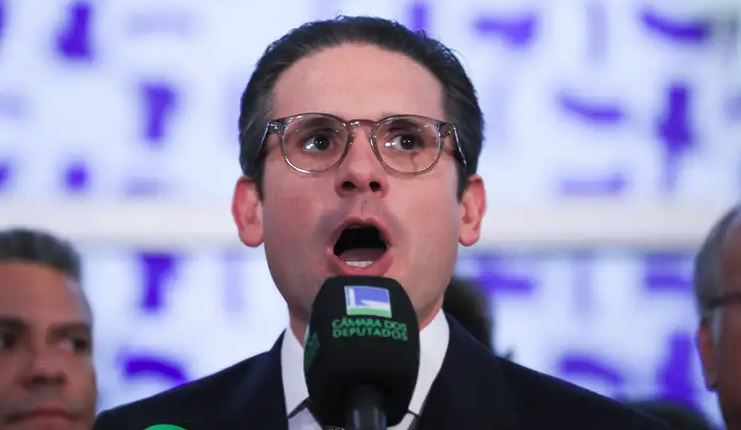 Hugo Motta agradeceu ao influenciador digital por trazer à discussão o tema da 'adultização' infantil nas redes: