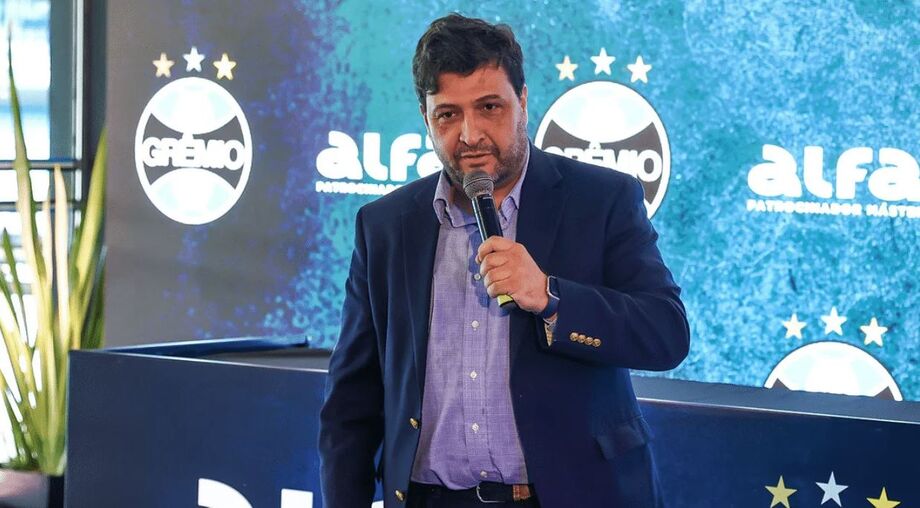 Mesmo após derrota para o lanterna Sport e pressão da torcida, presidente do Grêmio reafirma confiança no técnico.