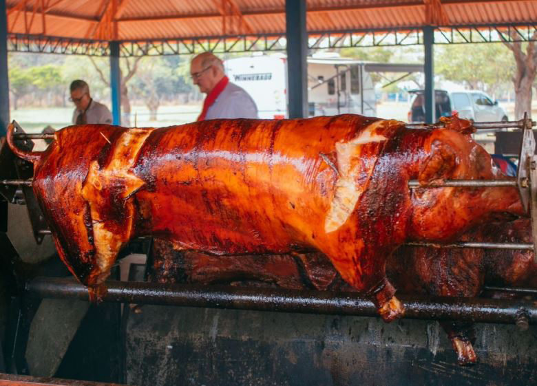 Comida típica e ambiente de lazer: a Festa do Porco no Rolete 2025 será realizada no dia 7 de setembro, na sede da ACICG, em Campo Grande.