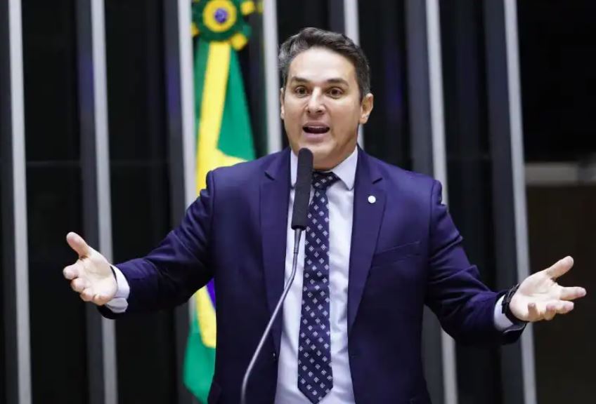 Deputado Zucco sobre a PEC do fim do foro privilegiado; oposição busca maior apoio para a proposta no Congresso.
