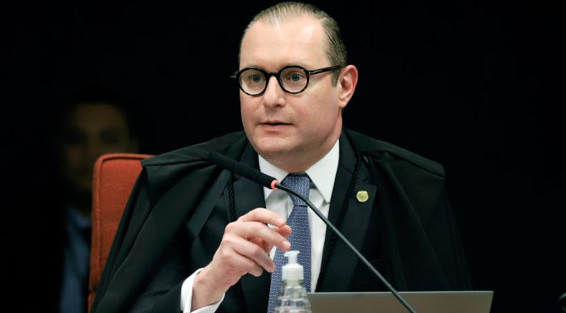 O ministro Cristiano Zanin marca sessões extraordinárias para o julgamento de Jair Bolsonaro sobre tentativa de golpe em 2022.