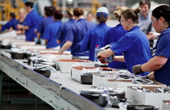 Pnad Contínua revela crescimento do mercado de trabalho no Brasil, com queda do desemprego e aumento da formalização.