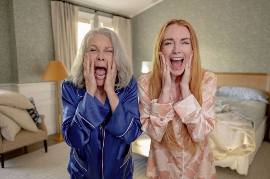 Jamie Lee Curtis como Tess Colemane Lindsay Lohan como Anna Coleman em Uma Sexta-feira Mais Louca Ainda