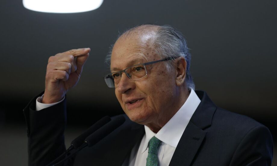 O ministro e vice-presidente da República, Geraldo Alckmin, durante lançamento do programa carro sustentável