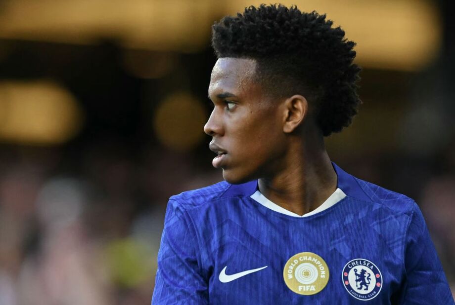 Estêvão fez sua estreia oficial pelo Chelsea diante de um Stamford Bridge lotado, em empate sem gols contra o Crystal Palace