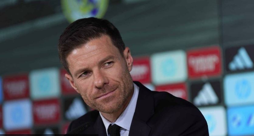 Franco Mastantuono recebeu elogios do técnico Xabi Alonso, que minimizou a polêmica sobre suas declarações sobre Messi.