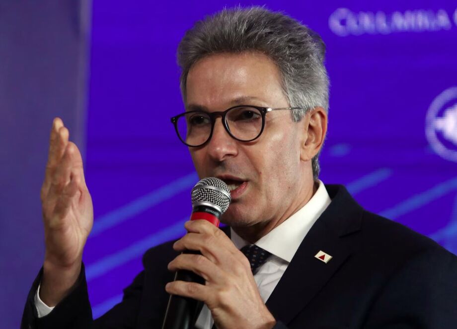 Zema minimiza ataques de Carlos Bolsonaro e reforça união da direita em busca de objetivos comuns.
