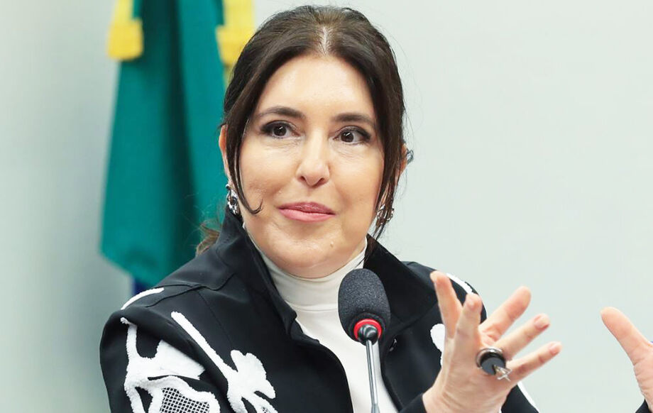 Simone Tebet evita falar sobre transferência do domicílio eleitoral para São Paulo.