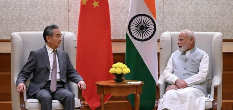 Ministros Wang Yi (China) e Subrahmanyam Jaishankar (Índia) defendem parceria diante de pressões comerciais globais.