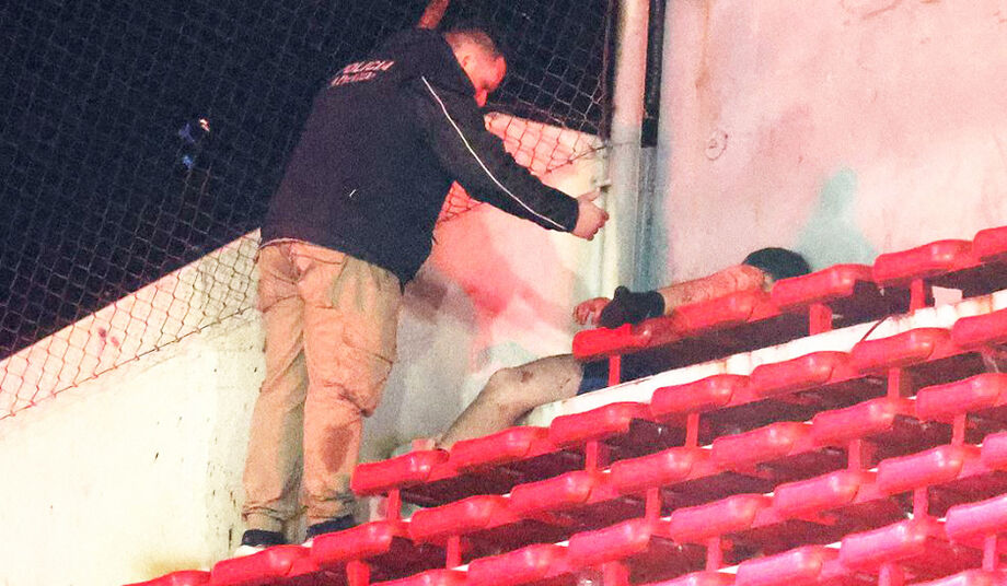Cenas de violência tomaram conta das arquibancadas em Avellaneda.