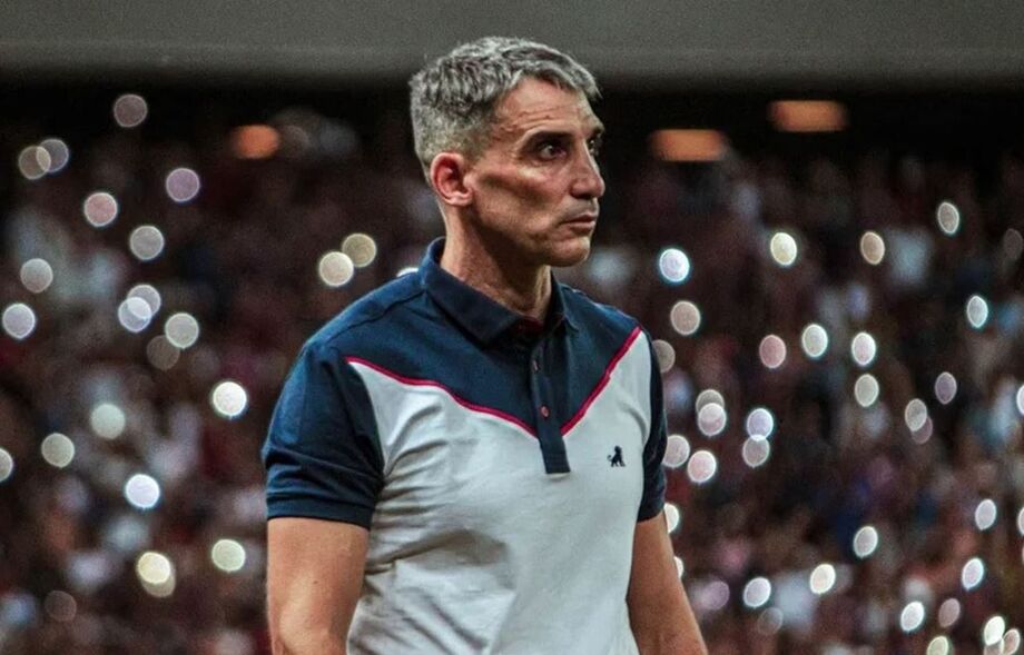 Juan Pablo Vojvoda chega ao Santos para tentar reverter a má fase do time e evitar o rebaixamento no Campeonato Brasileiro.