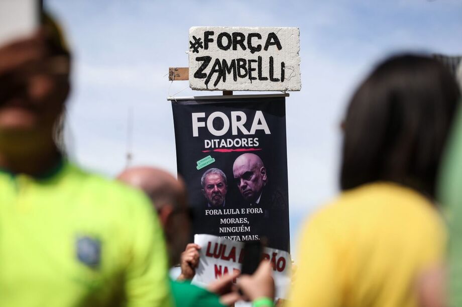 Presidente Lula e o ministro Alexandre de Moraes (STF) são alvos dos bolsonaristas que participam, neste domingo, de manifestação na Avenida Paulista