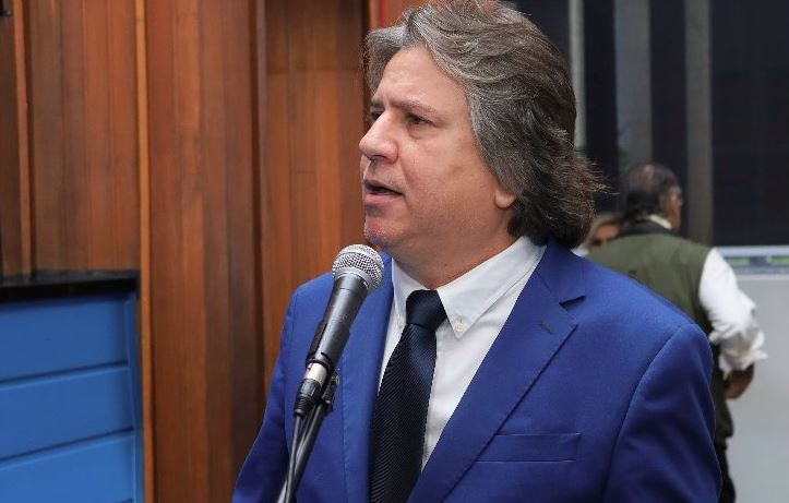 O deputado Caravina reforça a cobrança pela perfuração de poços no Projeto de Assentamento Teijin, em Nova Andradina, para garantir o abastecimento de água e melhorar a qualidade de vida da comunidade.