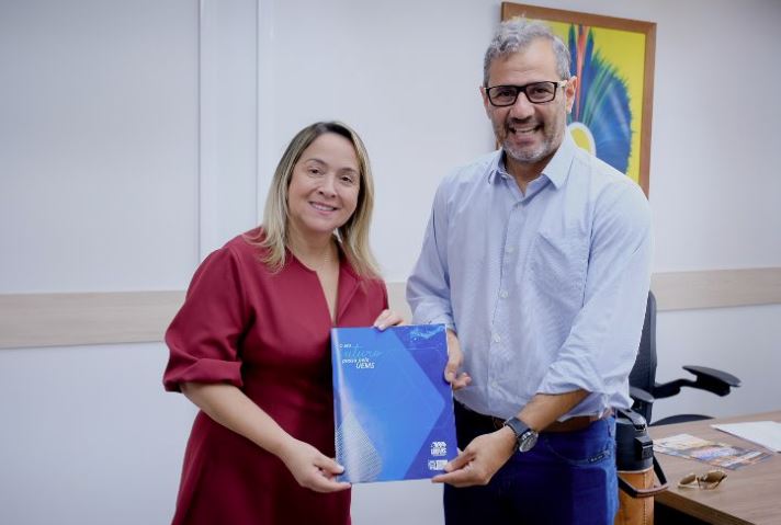 A deputada Lia Nogueira reforça a importância da implantação do curso de Medicina em Dourados, com apoio do Governo do Estado e da UEMS, além da criação de novos cursos na área de saúde.