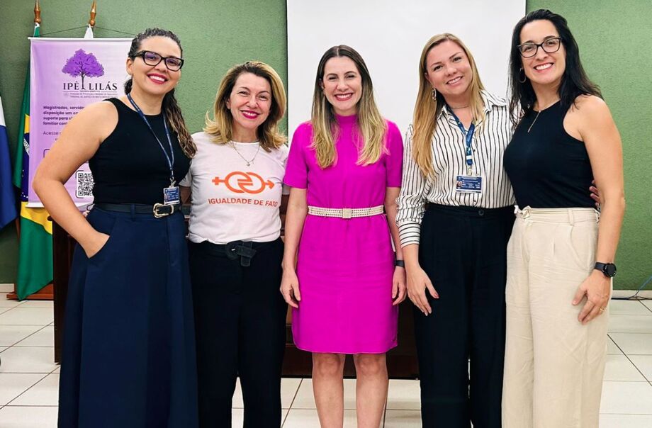 Equipe do TJMS durante a Oficina do Protocolo Ipê Lilás em Chapadão do Sul, abordando estratégias de enfrentamento à violência contra a mulher