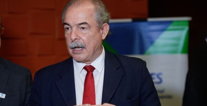 Presidente do BNDES, Aloizio Mercadante, detalha novas linhas de crédito para empresas afetadas pela tarifa dos EUA.