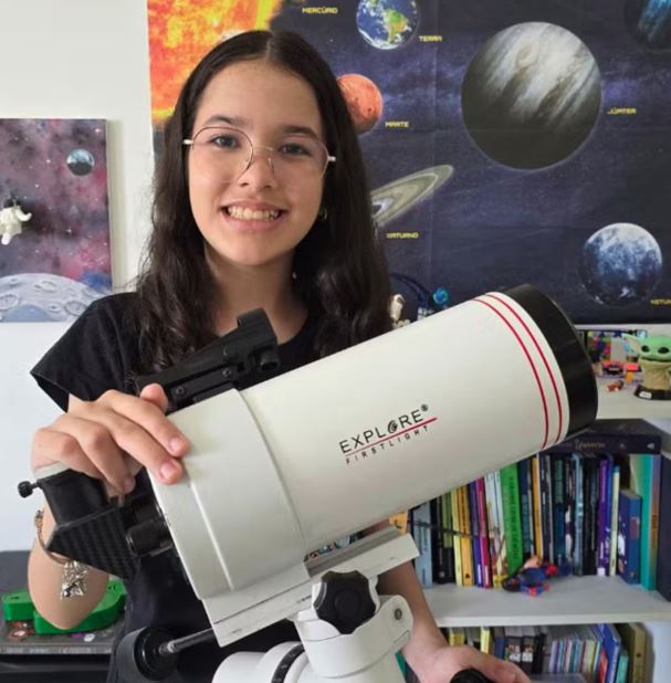 Nicole Oliveira Semião, de 12 anos, recebe homenagem e tem asteroide batizado com o seu nome