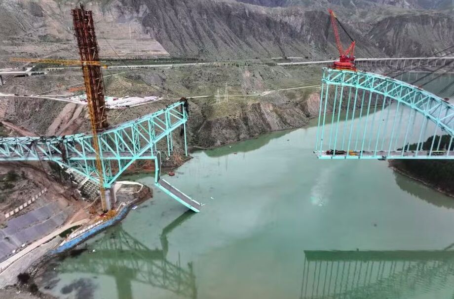 Desabamento de ponte mata pelo menos 12 operários na província de Qinghai